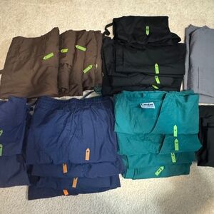 Scrubs men’s medium. Price is for all 10 sets!